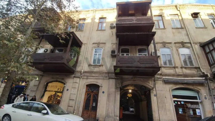 4 otaqlı Köhnə tikili satılır İçəri şəhər – 1 200 000 ₼