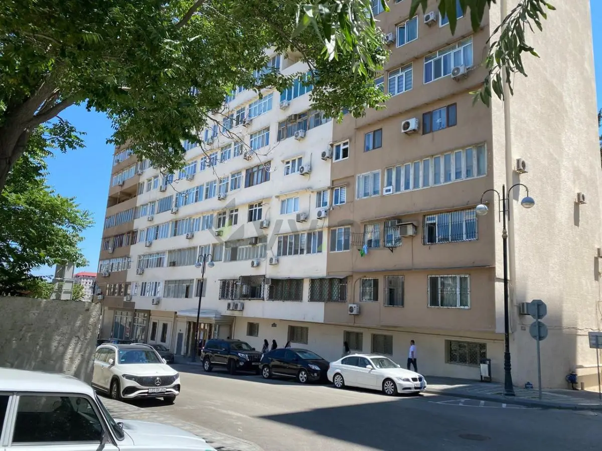 4 otaqlı Köhnə tikili satılır Yasamal qəs. – 420 000 ₼